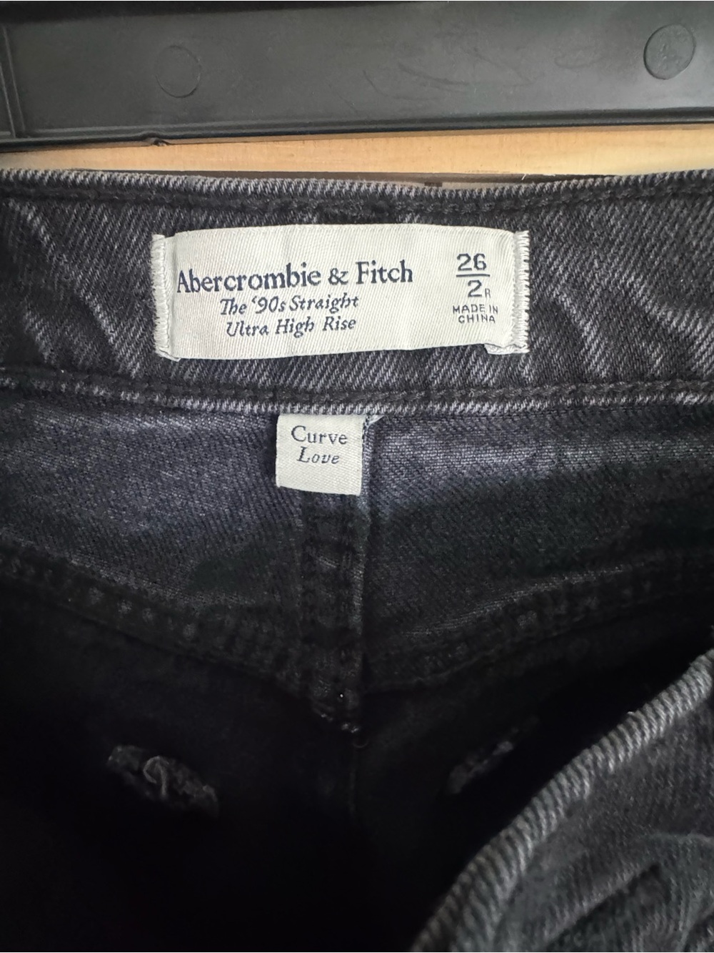 Abercrombie & Fitch '90s Straight Ultra High Rise Jeans - Black. Curve Love